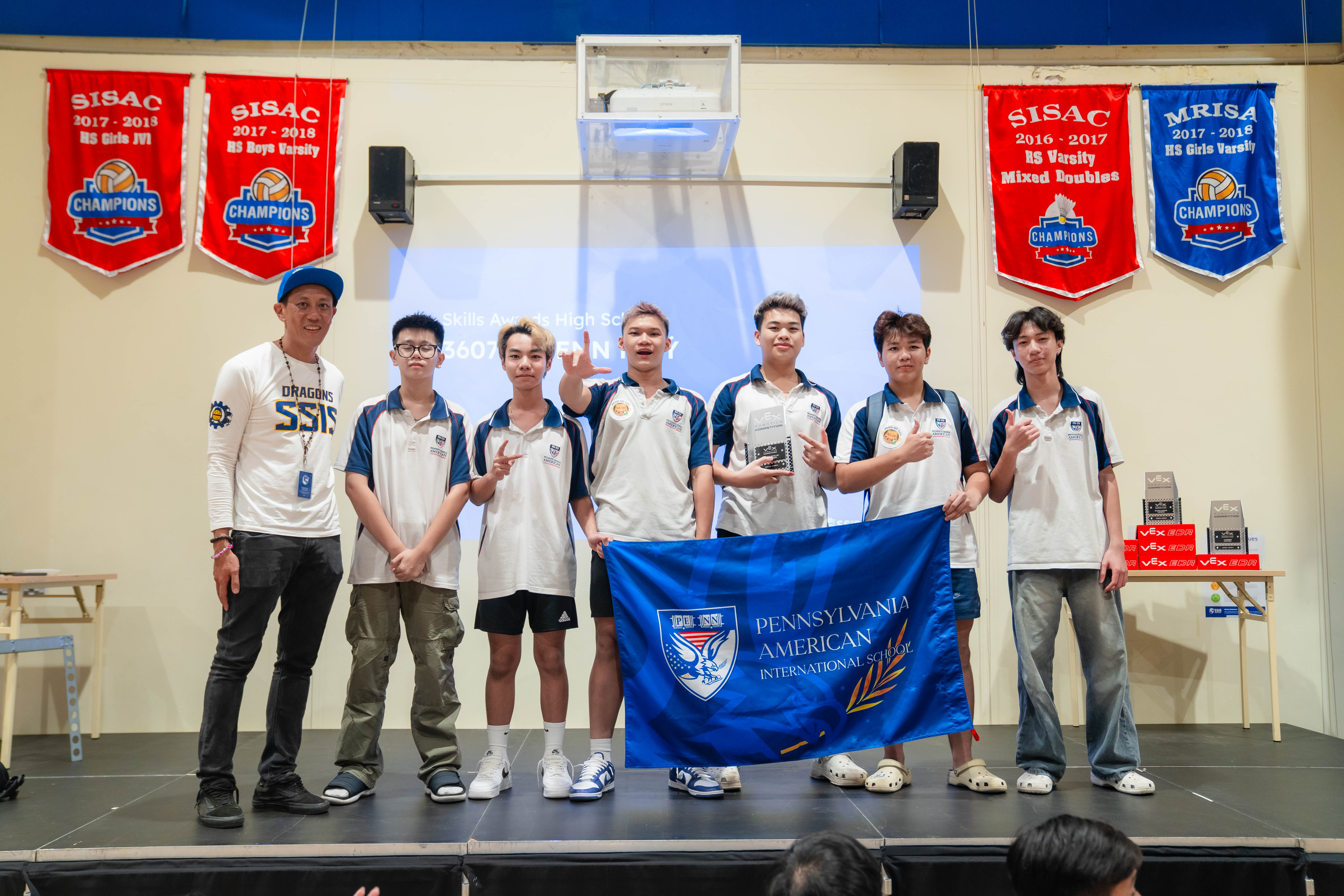 cam-xuc-vo-oa-cung-chien-thang-an-tuong-tai-giai-dau-vietnam-vex-robotics-championship-2024