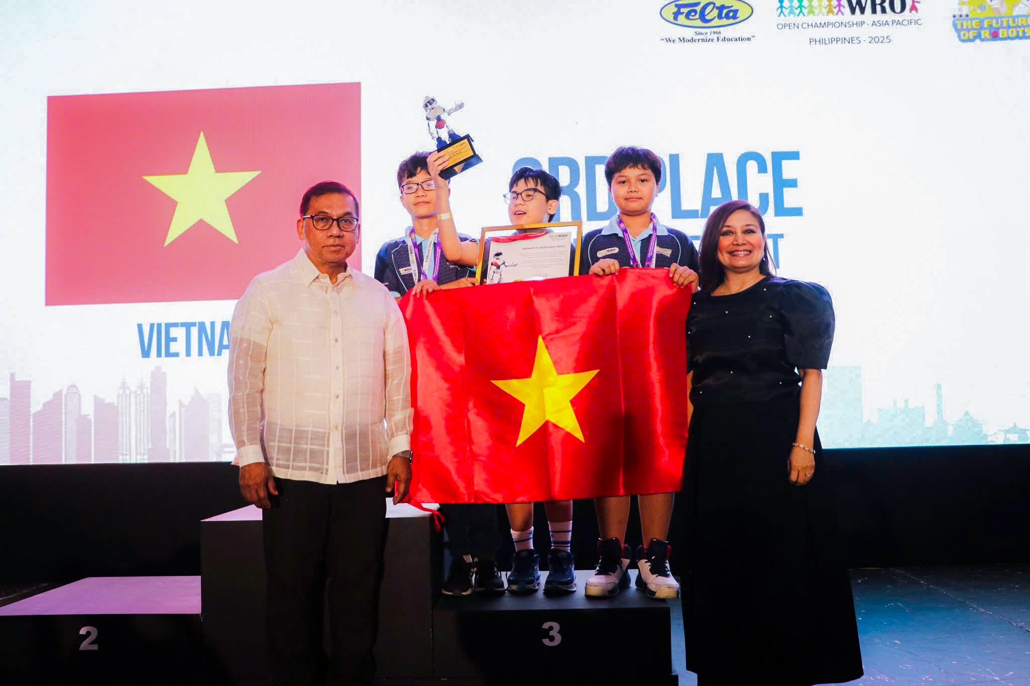 hanh-trinh-chinh-phuc-cac-dau-truong-robotics-quoc-te-cua-hai-ky-su-tai-nang