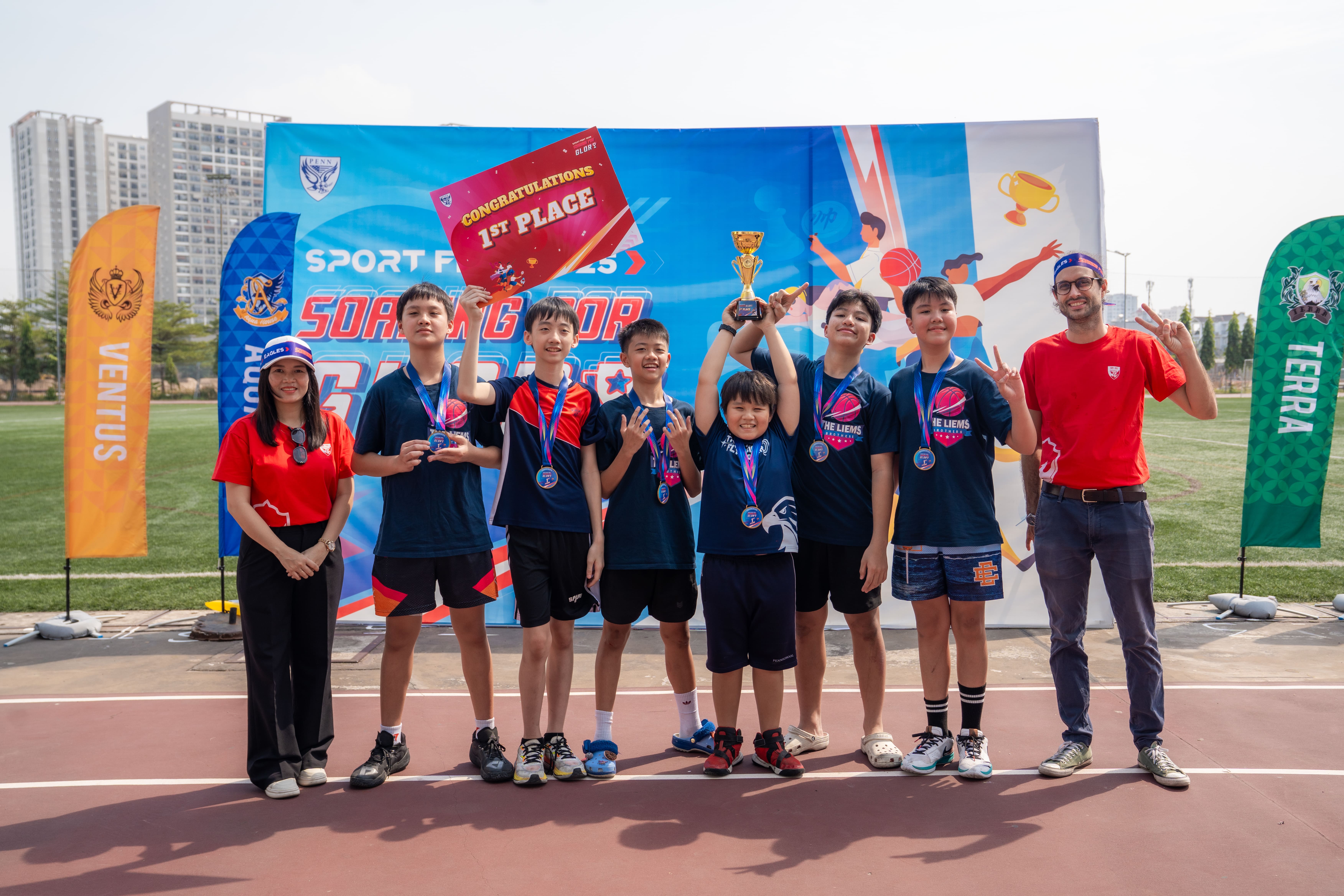 sports-fest-2025-soaring-for-glory-tinh-than-dong-doi-va-nhung-diem-nhan-kho-quen