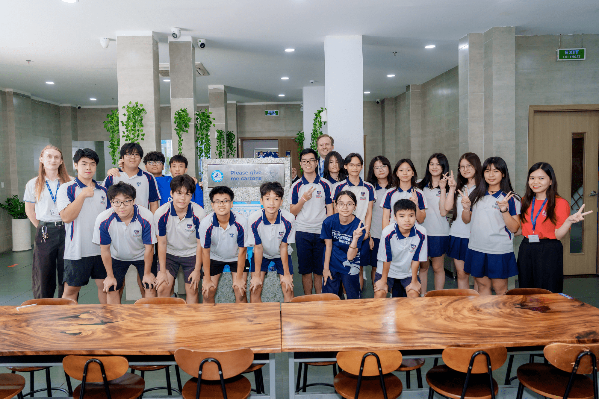 hearts-in-cartons-khi-genz-mang-cuoc-doi-moi-cho-nhung-hop-sua